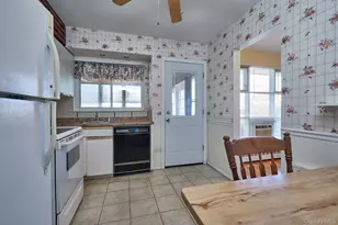 1068 Ashley Dr, Valley Stream, NY 11580 - Photo 12