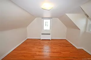 1047 N 7th St, New Hyde Park, NY 11040 - Photo 8