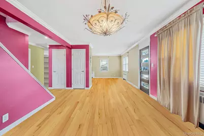 8 Sherwood Road, Glen Cove, NY 11542 - Photo 2