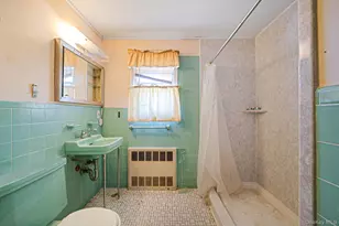 8 Sherwood Rd, Glen Cove, NY 11542 - Photo 10