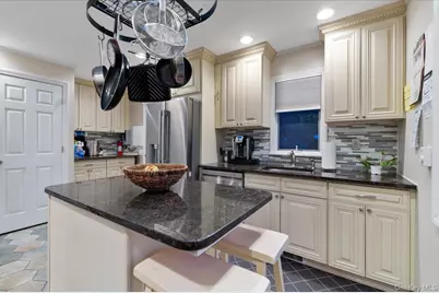 670 Mason Street, Westbury, NY 11590 - Photo 8