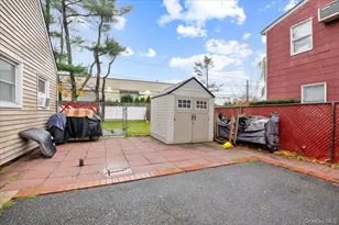 670 Mason St, Westbury, NY 11590 - Photo 22