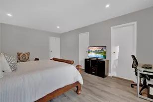 248 Pond View Ln, Smithtown, NY 11787 - Photo 18