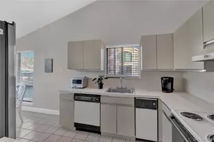 248 Pond View Ln, Smithtown, NY 11787 - Photo 8