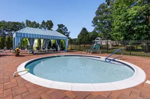 248 Pond View Ln, Smithtown, NY 11787 - Photo 34