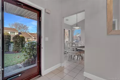 248 Pond View Lane, Smithtown, NY 11787 - Photo 4