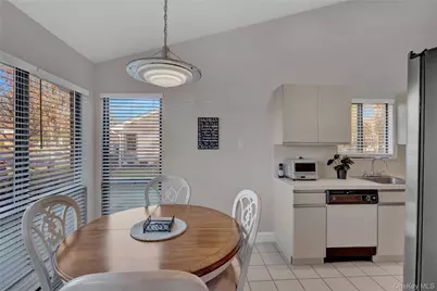 248 Pond View Lane, Smithtown, NY 11787 - Photo 6