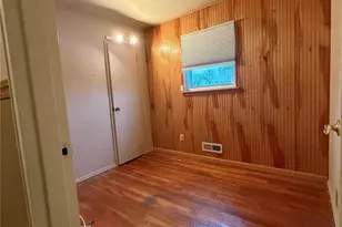 318 W 21st St, Deer Park, NY 11729 - Photo 14