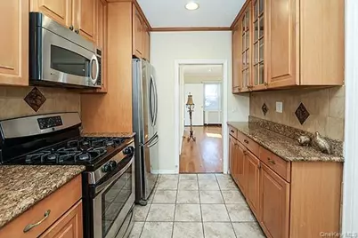 665 Foch Boulevard, Williston Park, NY 11596 - Photo 8