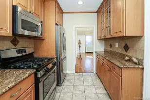 665 Foch Blvd, Williston Park, NY 11596 - Photo 8