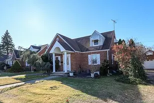 665 Foch Blvd, Williston Park, NY 11596 - Photo 2