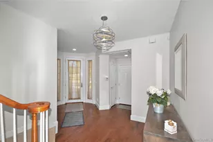 736 Verona Dr, Melville, NY 11747 - Photo 18