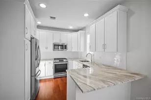 736 Verona Dr, Melville, NY 11747 - Photo 4