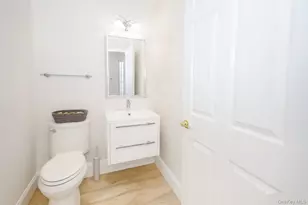 736 Verona Dr, Melville, NY 11747 - Photo 12