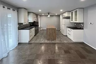 7 Brush Ct, Garnerville, NY 10923 - Photo 2