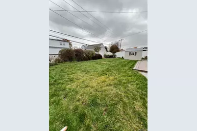 135 Sunrise Lane, Hempstead, NY 11756 - Photo 2