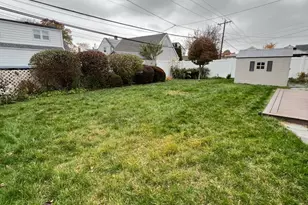 135 Sunrise Ln, Hempstead, NY 11756 - Photo 2