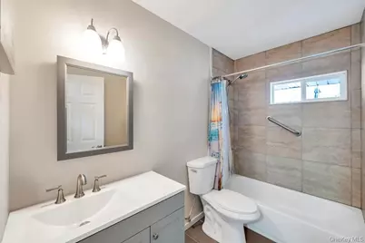 10 Westwind Drive, Bohemia, NY 11716 - Photo 16