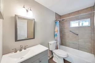 10 Westwind Dr, Bohemia, NY 11716 - Photo 16