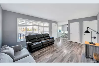 10 Westwind Drive, Bohemia, NY 11716 - Photo 4