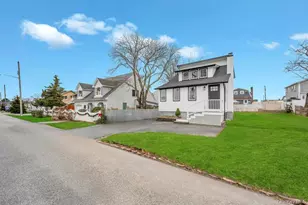 751 S Hickory St, Lindenhurst, NY 11757 - Photo 4