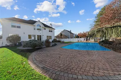 2 Mayflower Lane, Holtsville, NY 11742 - Photo 34