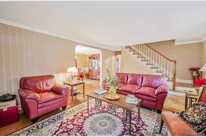 7 Rugby Road, Westbury, NY 11590 - Photo 4