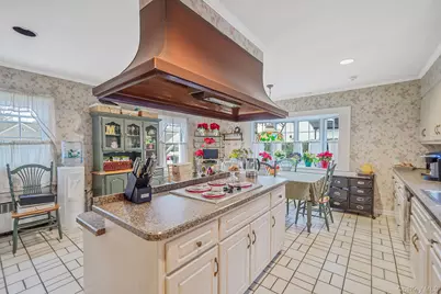 7 Rugby Road, Westbury, NY 11590 - Photo 8