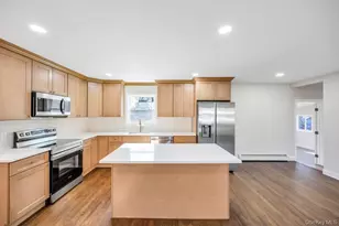 16 Columbus Ave, Brentwood, NY 11717 - Photo 8