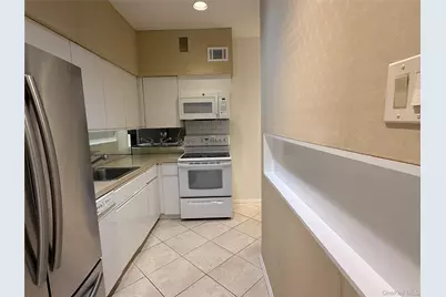 130 S Middle Neck Road #2, Great Neck, NY 11021 - Photo 10