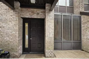 130 S Middle Neck Rd, Great Neck, NY 11021 - Photo 2