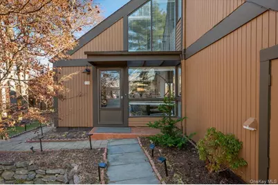 110 Round Hill Road, Dobbs Ferry, NY 10522 - Photo 2