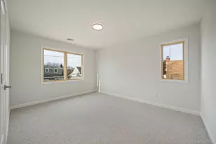 115 Riviera Pkwy, Lindenhurst, NY 11757 - Photo 20