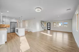 115 Riviera Pkwy, Lindenhurst, NY 11757 - Photo 28