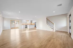 115 Riviera Pkwy, Lindenhurst, NY 11757 - Photo 24