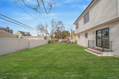 115 Riviera Parkway, Lindenhurst, NY 11757 - Photo 6