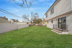 115 Riviera Pkwy, Lindenhurst, NY 11757 - Photo 6