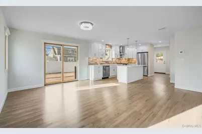 115 Riviera Parkway, Lindenhurst, NY 11757 - Photo 30