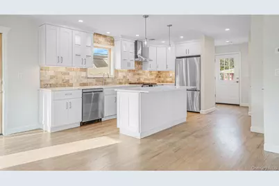 115 Riviera Parkway, Lindenhurst, NY 11757 - Photo 26