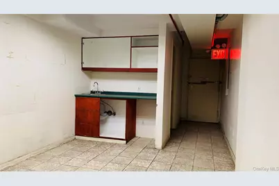 13681 Roosevelt Avenue, Flushing, NY 11354 - Photo 8