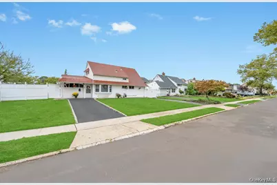 46 Hardy Lane, Westbury, NY 11590 - Photo 2