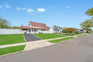 46 Hardy Ln, Westbury, NY 11590 - Photo 2