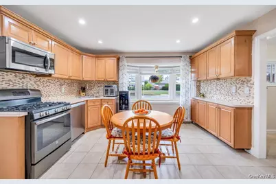 46 Hardy Lane, Westbury, NY 11590 - Photo 10