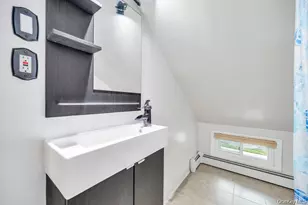 46 Hardy Ln, Westbury, NY 11590 - Photo 20