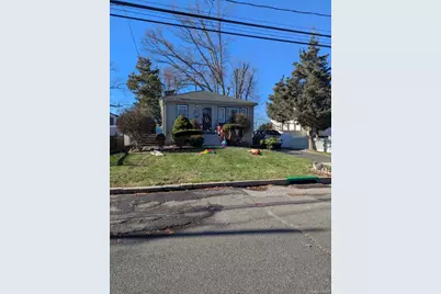 [Address not provided], Bay Shore, NY 11706 - Photo 1