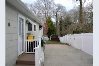 79 S Evergreen Drive, Selden, NY 11784 - Photo 4