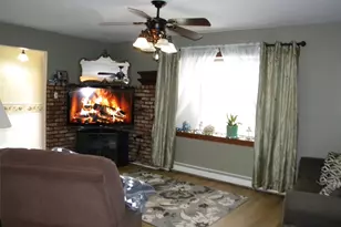 79 S Evergreen Dr, Selden, NY 11784 - Photo 36