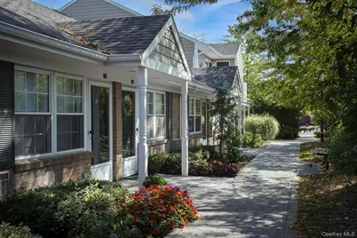 241 W Main Street #5, Bay Shore, NY 11706 - Photo 1