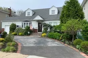 40 Lorraine Rd, Island Park, NY 11558 - Photo 2