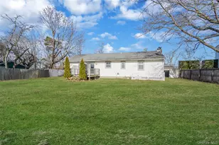 182 New York Ave, Bay Shore, NY 11706 - Photo 6